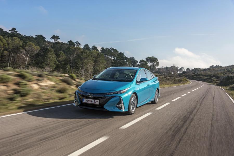  Toyota Prius Plug-in Hybrid 2016 года  (фото 45 из 187)